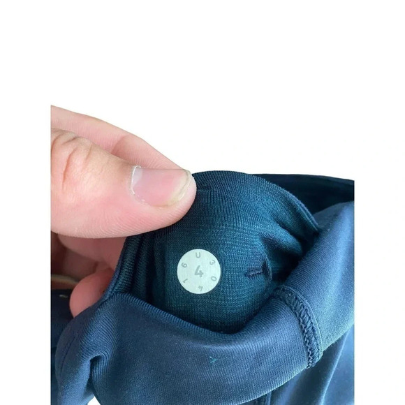 Lululemon Women's Blue Zipper Pocket Capri Legging Size 4 - Picture 2 of 4